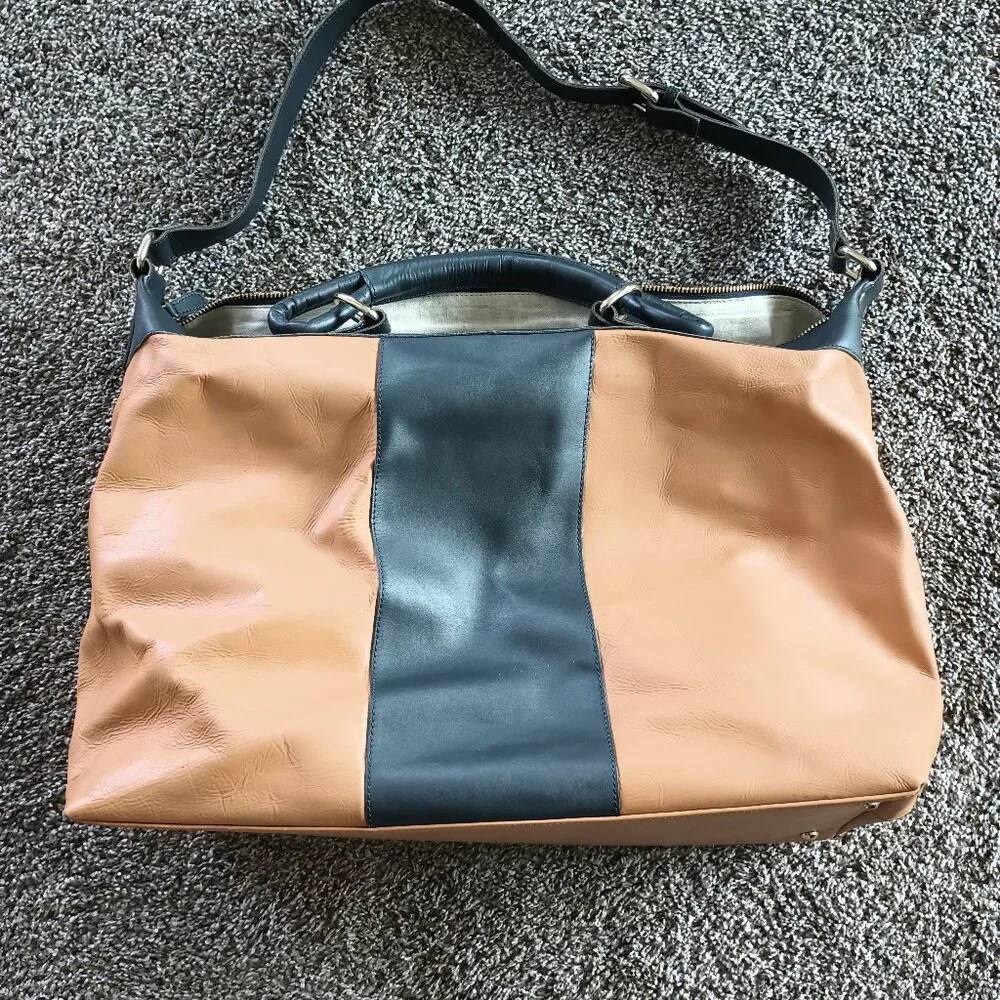 Mark & Graham Leather Weekender Bag - Picture 2 of 10
